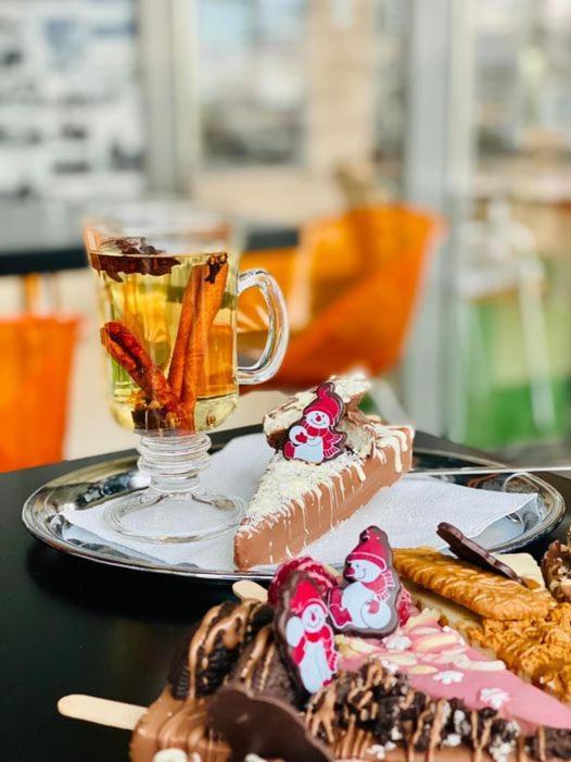 فندق Aerocafe بارتيزانسكى المظهر الخارجي الصورة